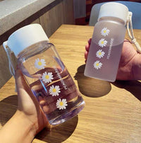 1pc Creative Daisy Frosted Plastic Water Bottle - 17.60oz Transparent Gift Bottle for Healthy Hydration