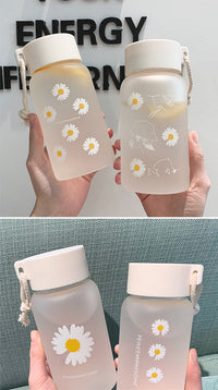 1pc Creative Daisy Frosted Plastic Water Bottle - 17.60oz Transparent Gift Bottle for Healthy Hydration