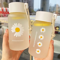 1pc Creative Daisy Frosted Plastic Water Bottle - 17.60oz Transparent Gift Bottle for Healthy Hydration
